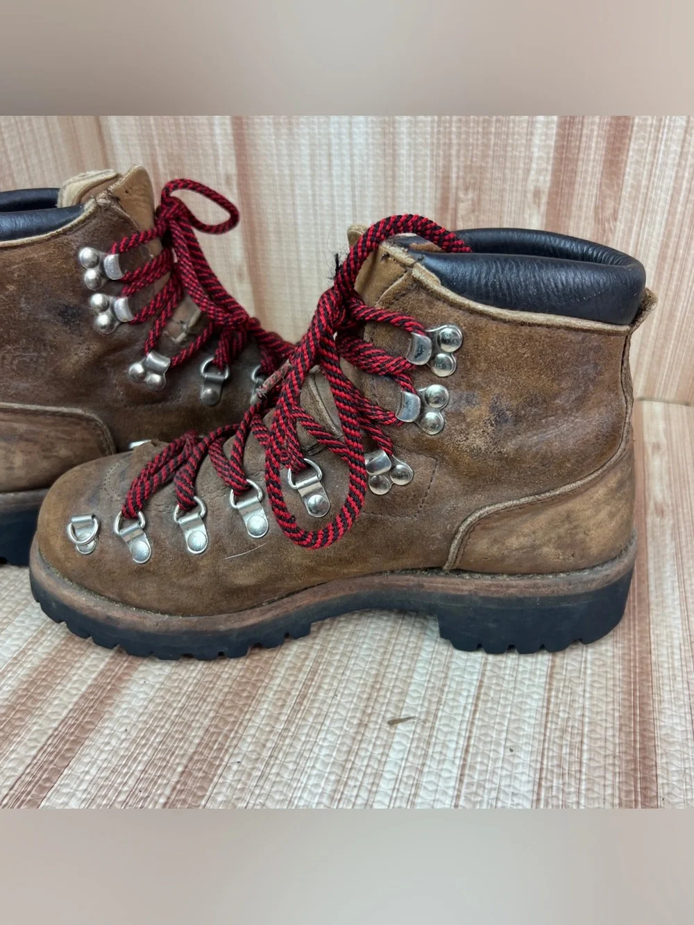 VINTAGE Dexter Mountaineer Hiking Boots Men's Sz 7 M Brown Suede Leather Vibram